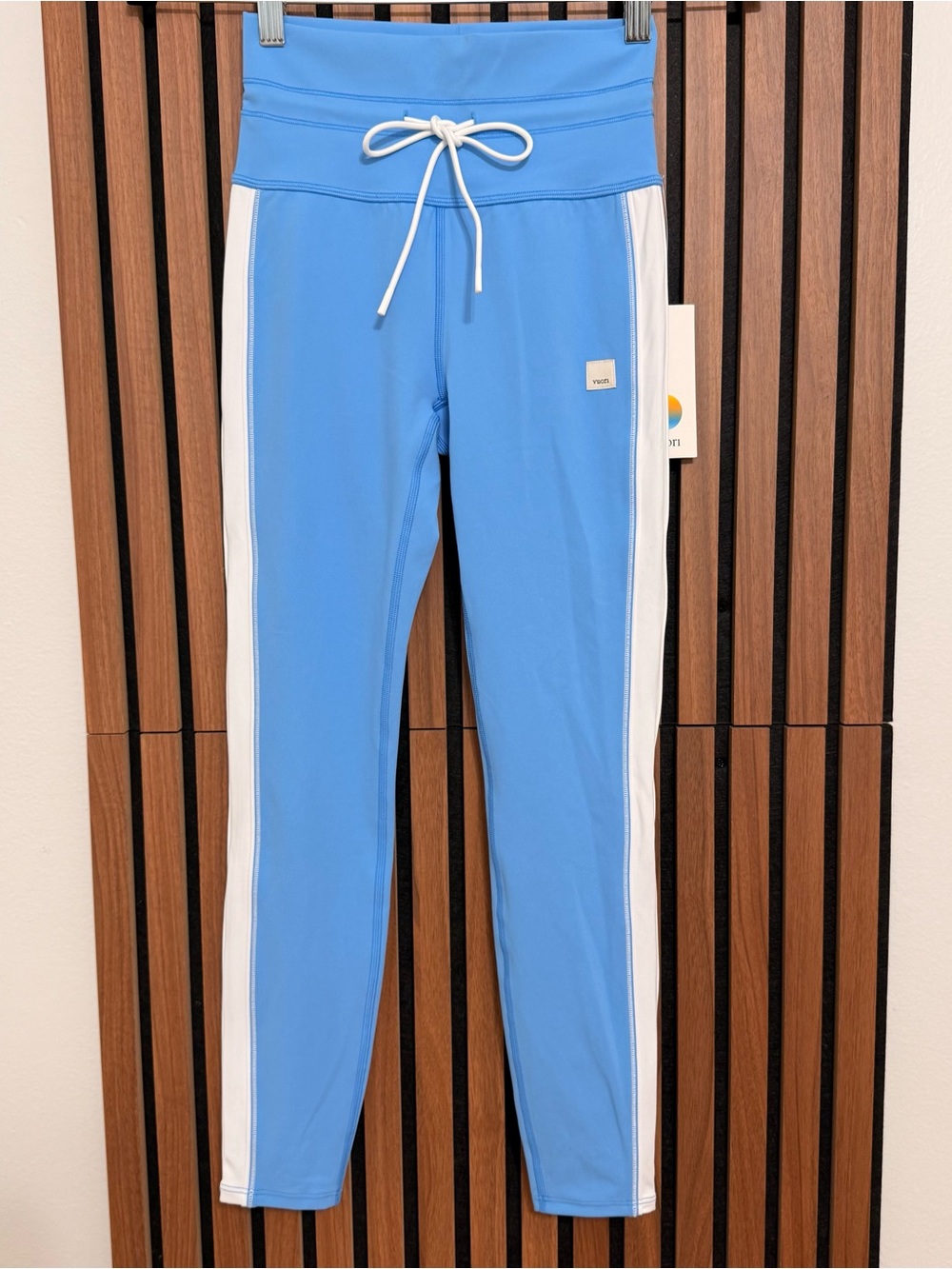 NWT Vuori Leggings light blue with White Side Stripes